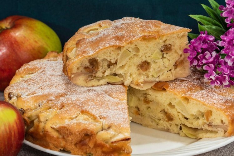 Tarta de manzana y pasas