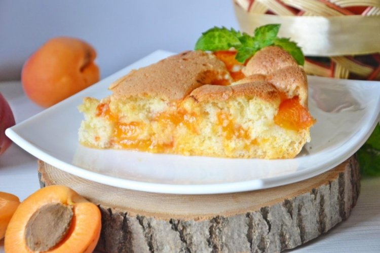 Pastel de albaricoque con sémola