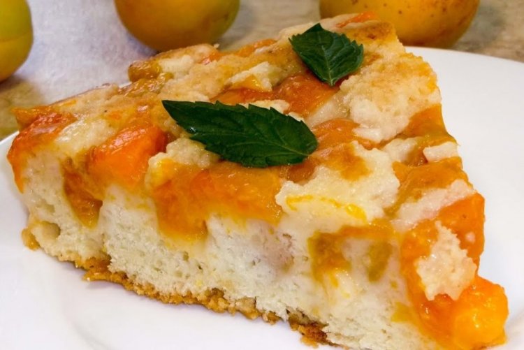 Pastel de albaricoque con nata