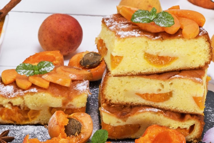 Pastel de albaricoque con leche