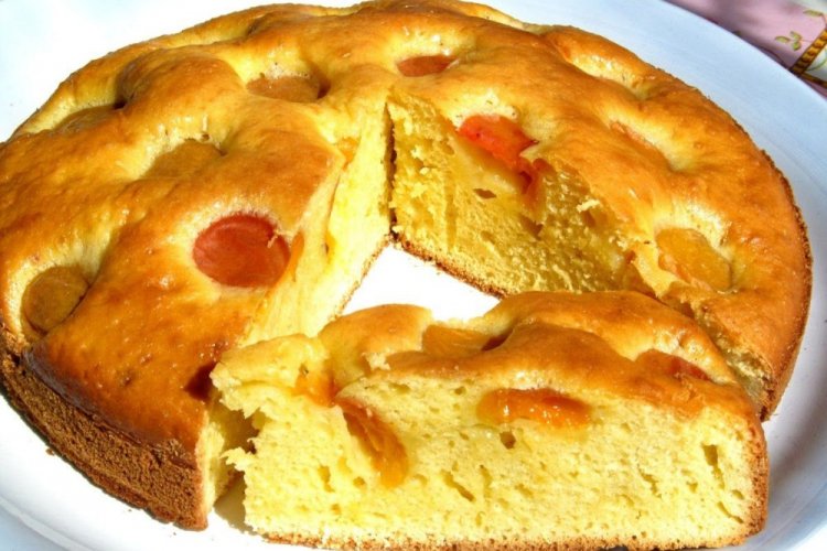 Pastel de albaricoque en olla de cocción lenta