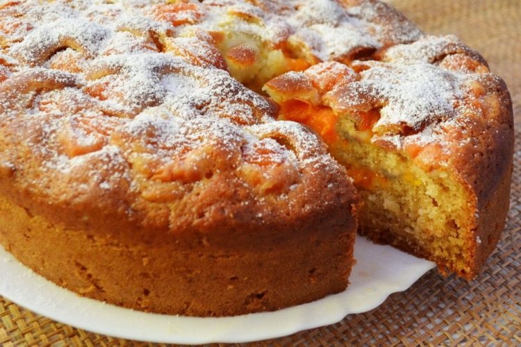 Pastel de albaricoque con crema agria