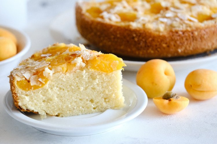 Pastel de albaricoque con mantequilla