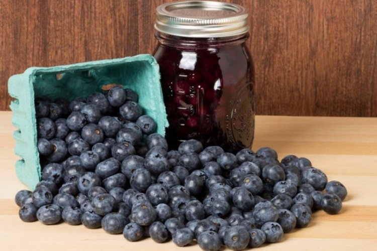 Blueberries with Fennel and Sugar for Winter