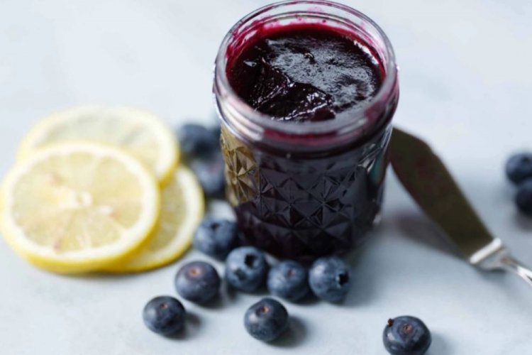 Blueberries with Sugar and Lemon, Ground