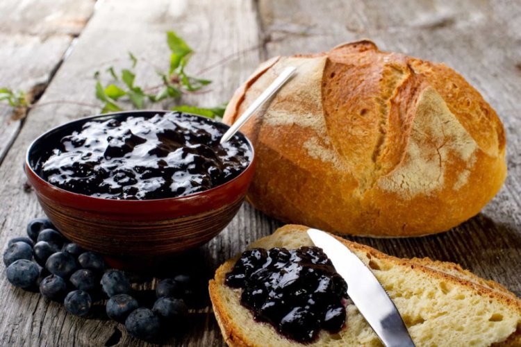 Raw Blueberry Jam with Lemon Juice