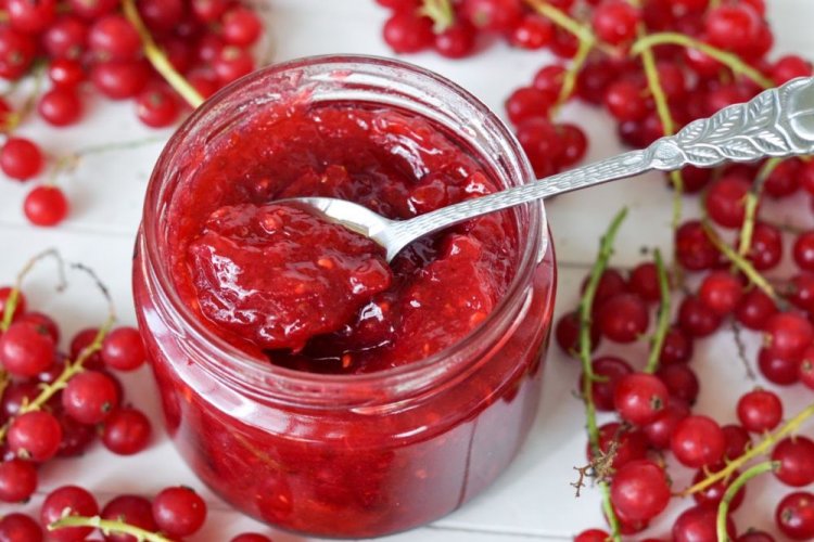 Redcurrant with Sugar and Cinnamon