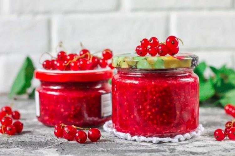 Redcurrant with Sugar Through a Meat Grinder