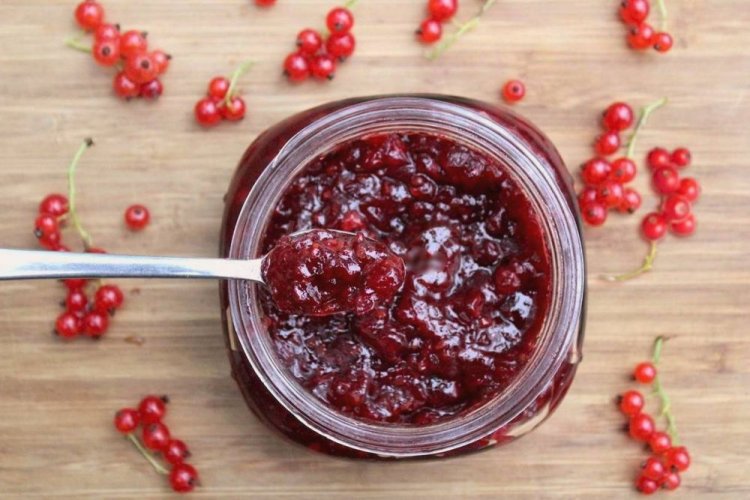 Raw Redcurrant Jam with Vanilla