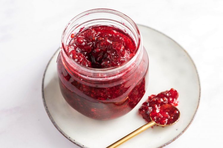 Redcurrant with Ginger and Sugar Without Cooking