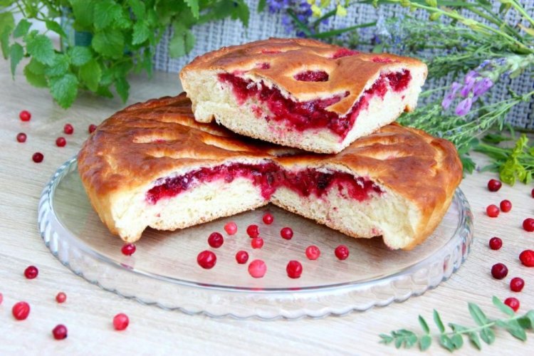 Pastel de arándano rojo con levadura fresca