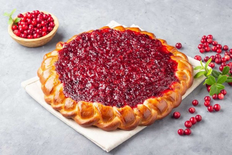 Pastel festivo de arándano rojo