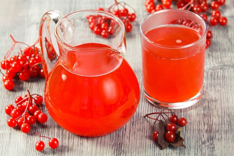 Schneeball-Fruchtsaft für den Winter