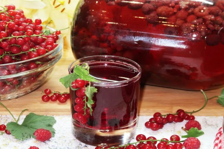 Raspberry and Currant Compote without Sterilization