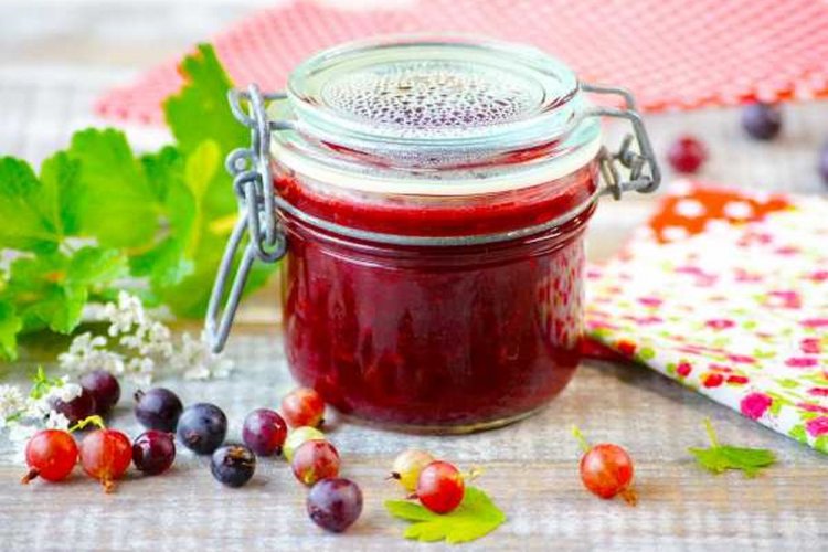 No-Cook Gooseberry Sauce for Winter