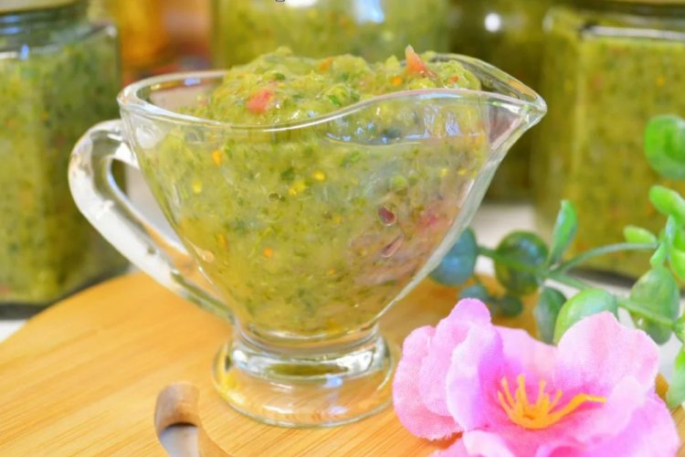 Sweet and Sour Gooseberry, Mango, and Hot Pepper Sauce