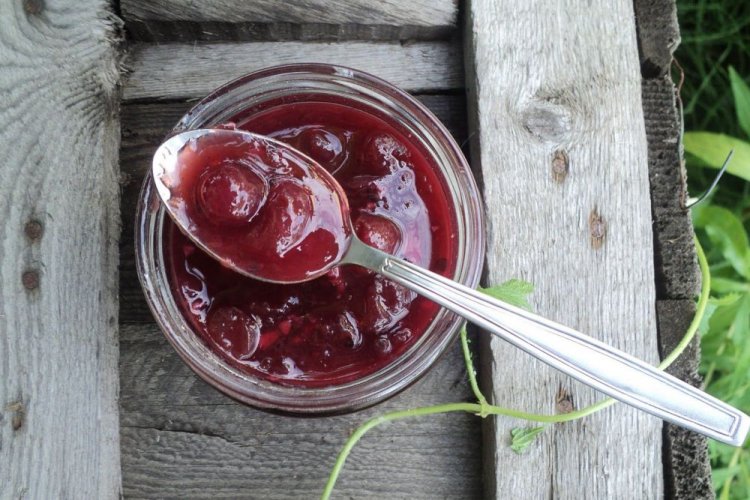Spiced Gooseberry Sauce with Garlic