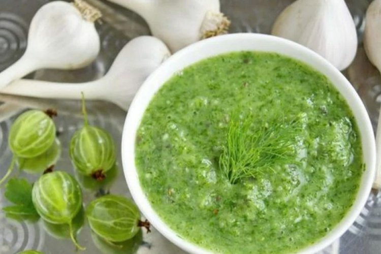 Green Gooseberry Sauce with Dill and Garlic