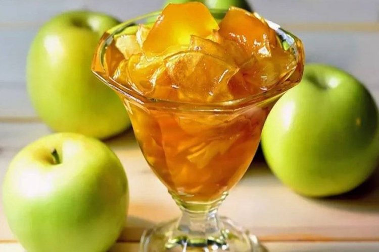 Apfelmarmelade in Scheiben mit Zitronensäure