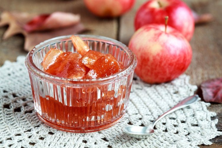 Apfelmarmelade in Scheiben mit Vanille