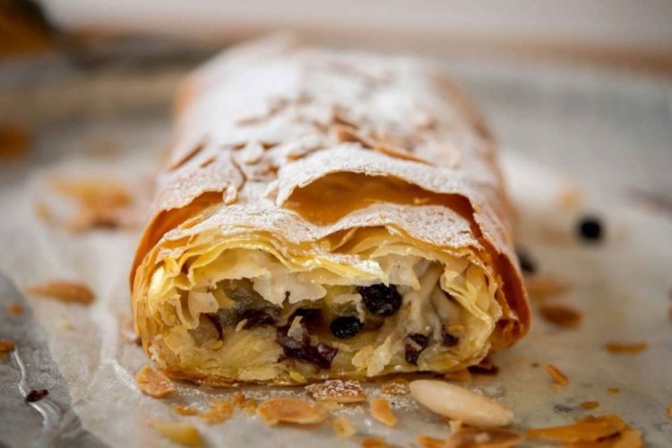Puff Pastry Strudel with Apples, Raisins, and Peanuts