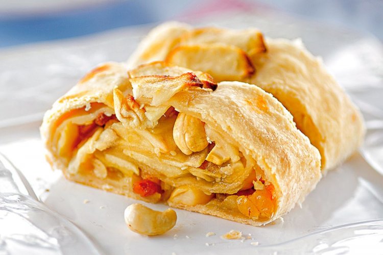 Strudel with Apples, Raisins, and Cashews from Ready-Made Puff Pastry