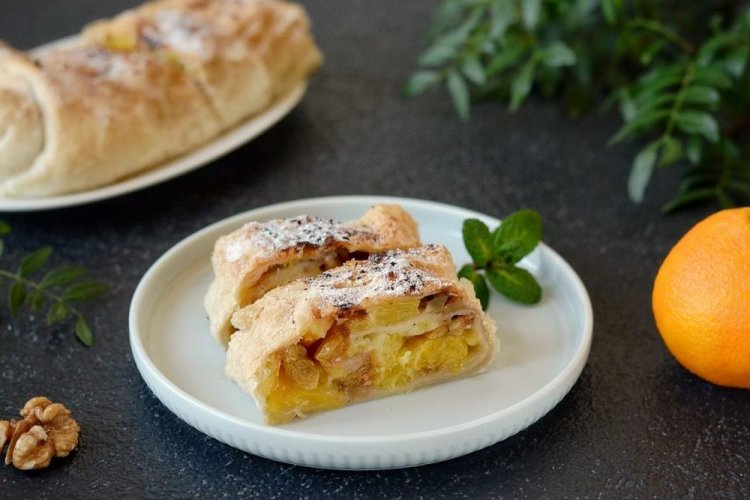 Strudel with Apples and Orange from Puff Pastry