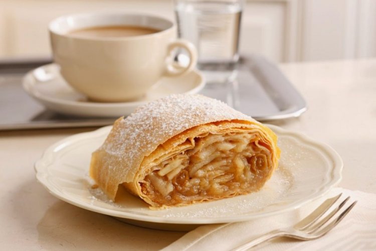 Puff Pastry Strudel with Apples, Raisins, and Honey