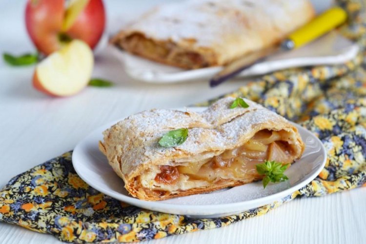 Strudel with Caramelized Apples