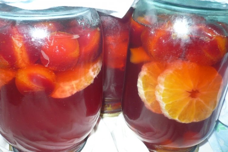 Compota de ciruela pasa y naranja para el invierno