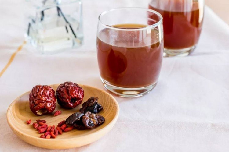 Compota de ciruela pasa, dátiles y pasas con canela