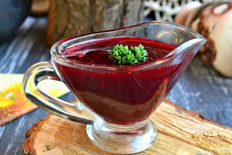 Tomaten-Felsenbirnen-Sauce mit Rotwein für den Winter