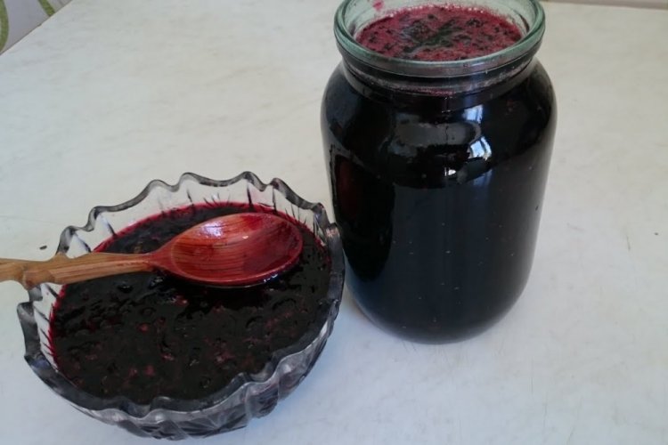 Honeysuckle and Apricot Jam