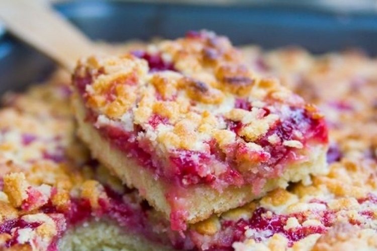 Tarta de masa quebrada con fresa silvestre