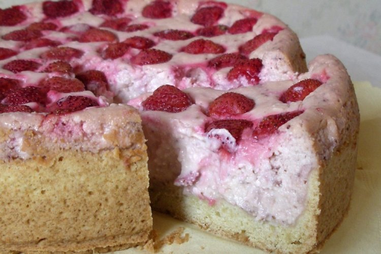 Tarta de fresa silvestre y requesón