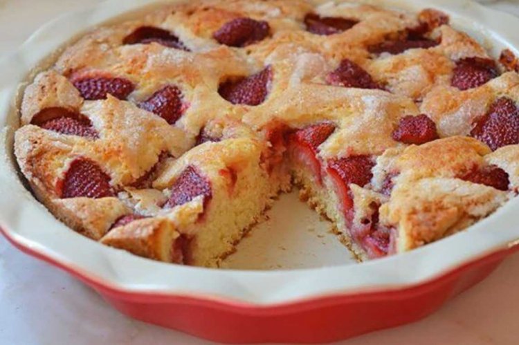 Tarta de fresa silvestre con crema agria