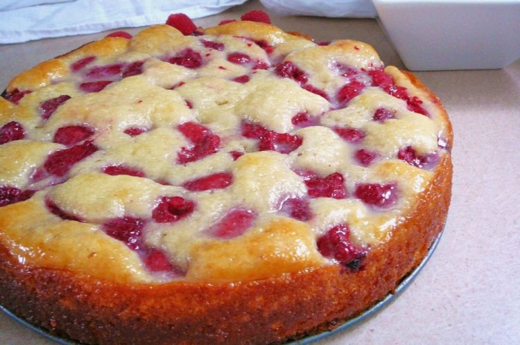 Tarta de fresa silvestre con kéfir y aceite vegetal
