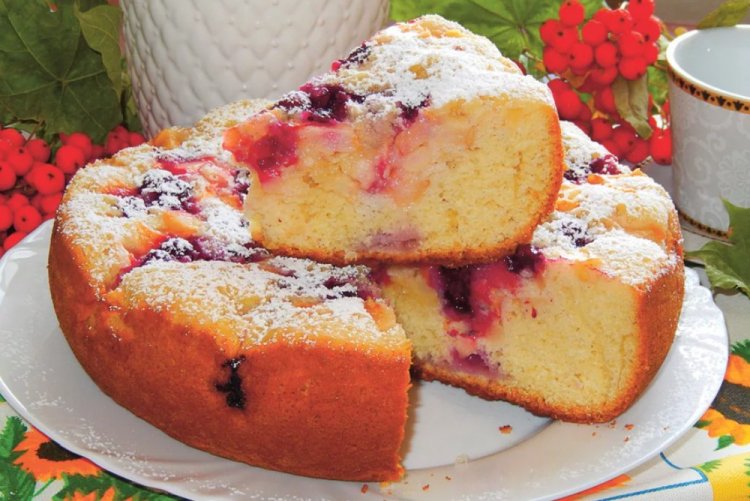 Tarta de bizcocho con fresa silvestre