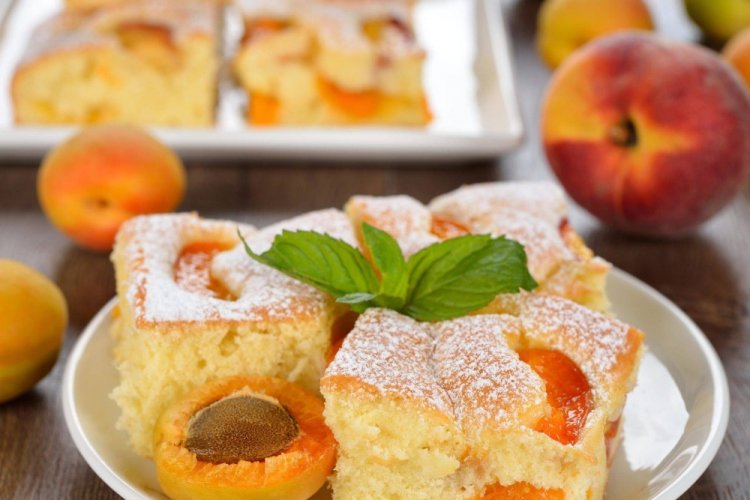 Charlotte saludable con melocotones y harina de arroz