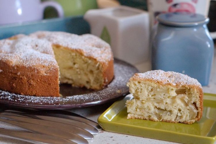 Tarta de mayonesa con ruibarbo