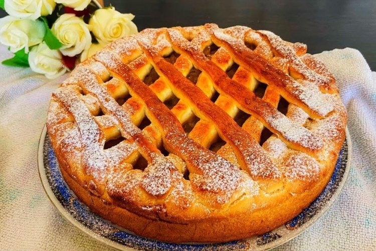 Tarta dulce con ruibarbo y frambuesas