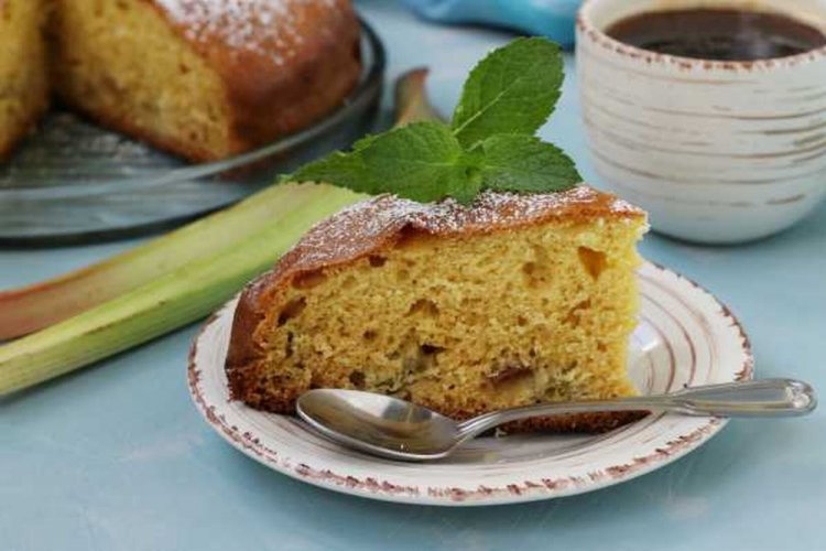 Tarta de miel con ruibarbo