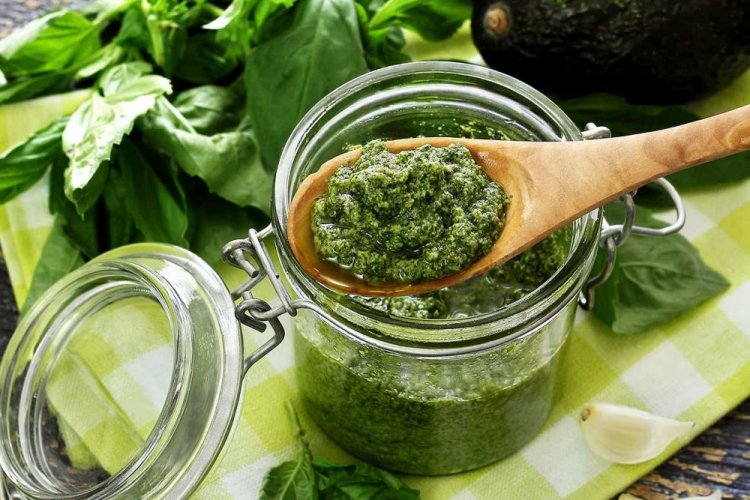 Green Sauce with Basil, Garlic, and Olive Oil