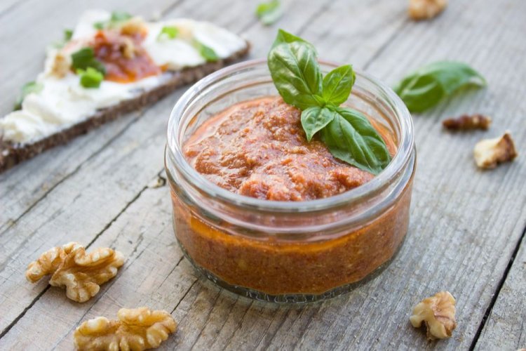 Walnut Sauce with Basil