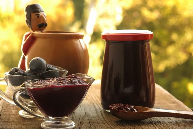 Schlehensauce mit Rosinen für den Winter
