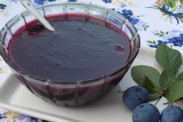 Birnen-Schlehen-Marmelade mit Ingwer