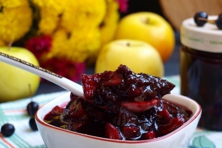 Schlehen-Apfel-Marmelade für den Winter