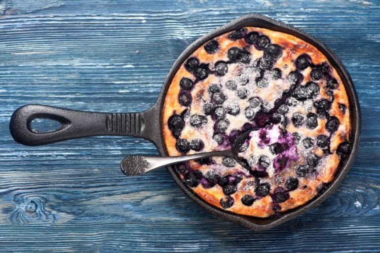 Pour-Over Blueberry Pie in a Frying Pan