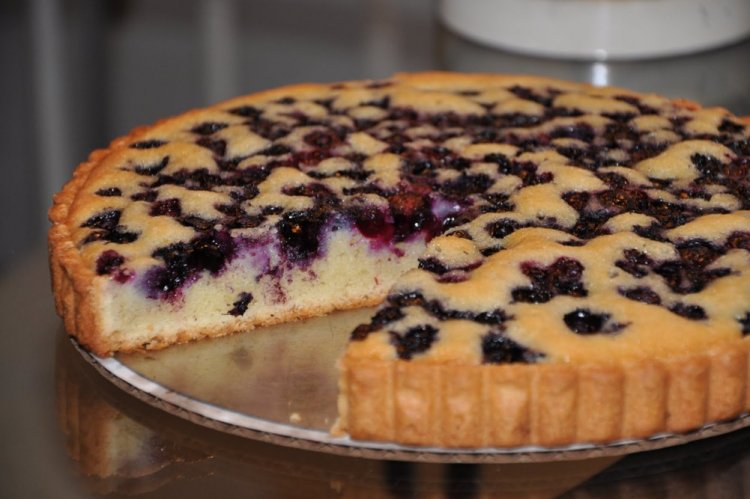 Pour-Over Blueberry Pie with Semolina