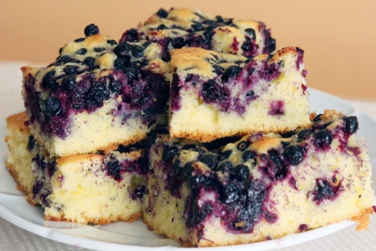 Pour-Over Blueberry Pie without Eggs